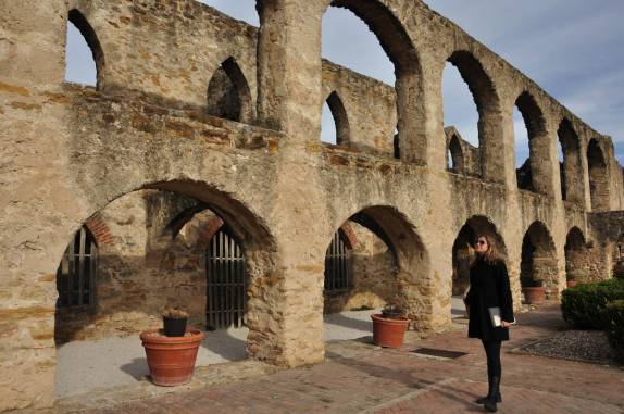 Visitando a missão franciscana de San Jose, perto de San Antonio, no sul do Texas, nos Estados Unidos